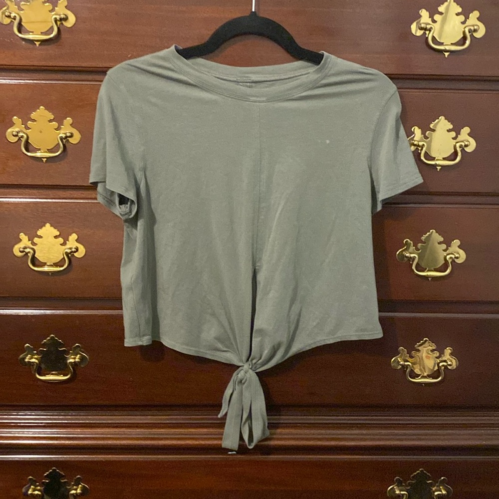 Green cropped lulu lemon shirt size small